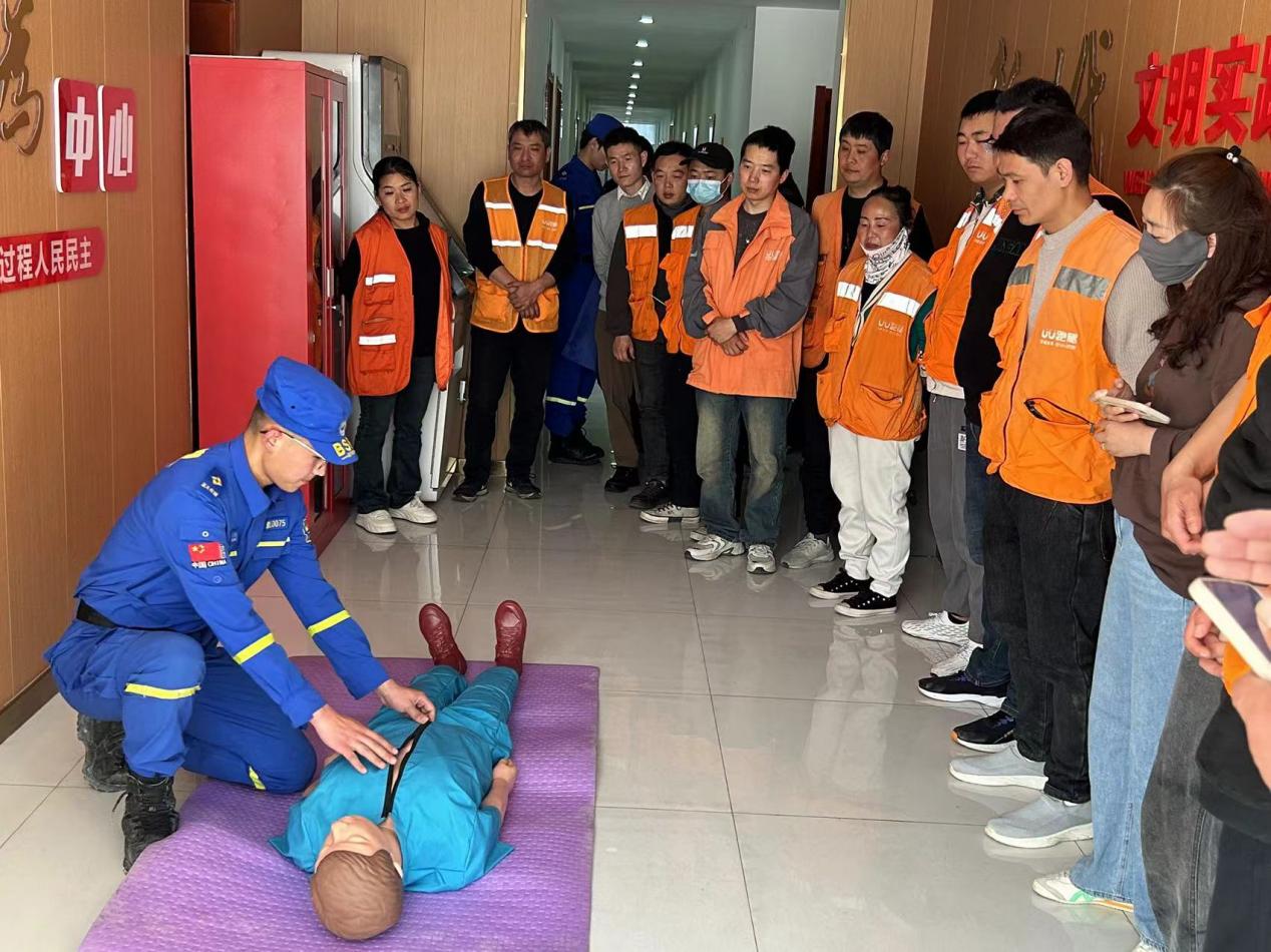 古天乐代言太阳集团网址联合漯河市蓝天救援队走进马路街社区开展急救知识培训